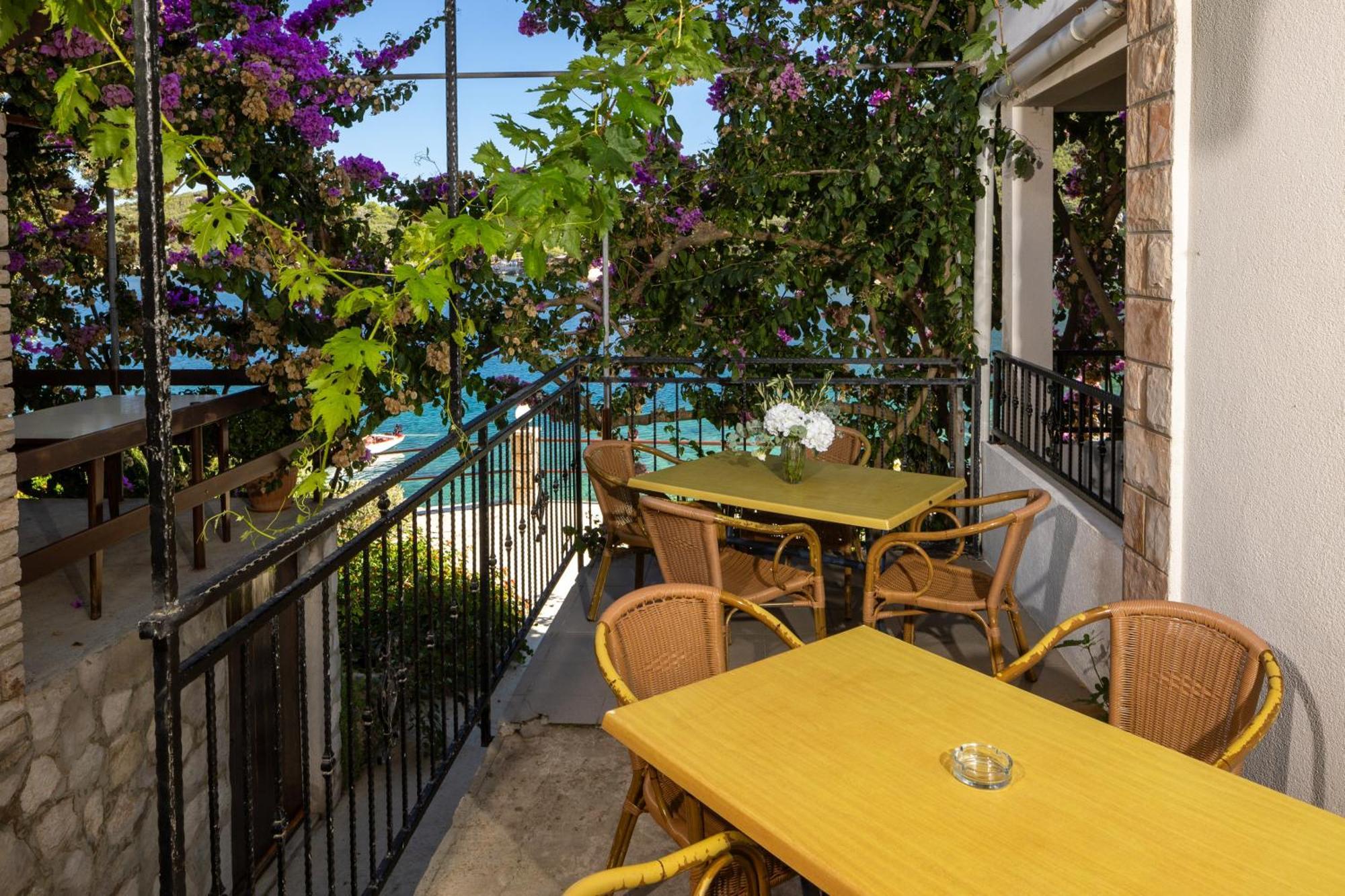 Apartmani Nikola Zastražišće Extérieur photo