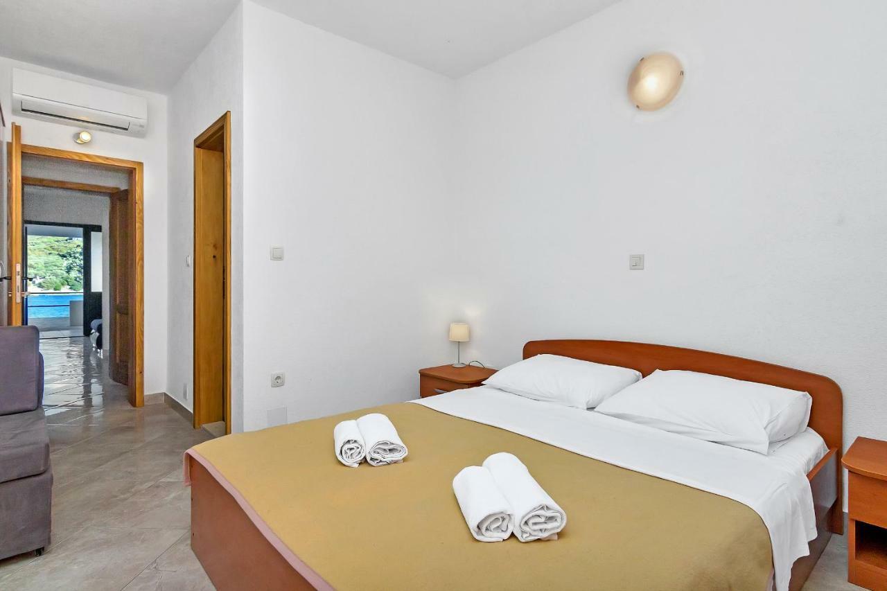 Apartmani Nikola Zastražišće Extérieur photo