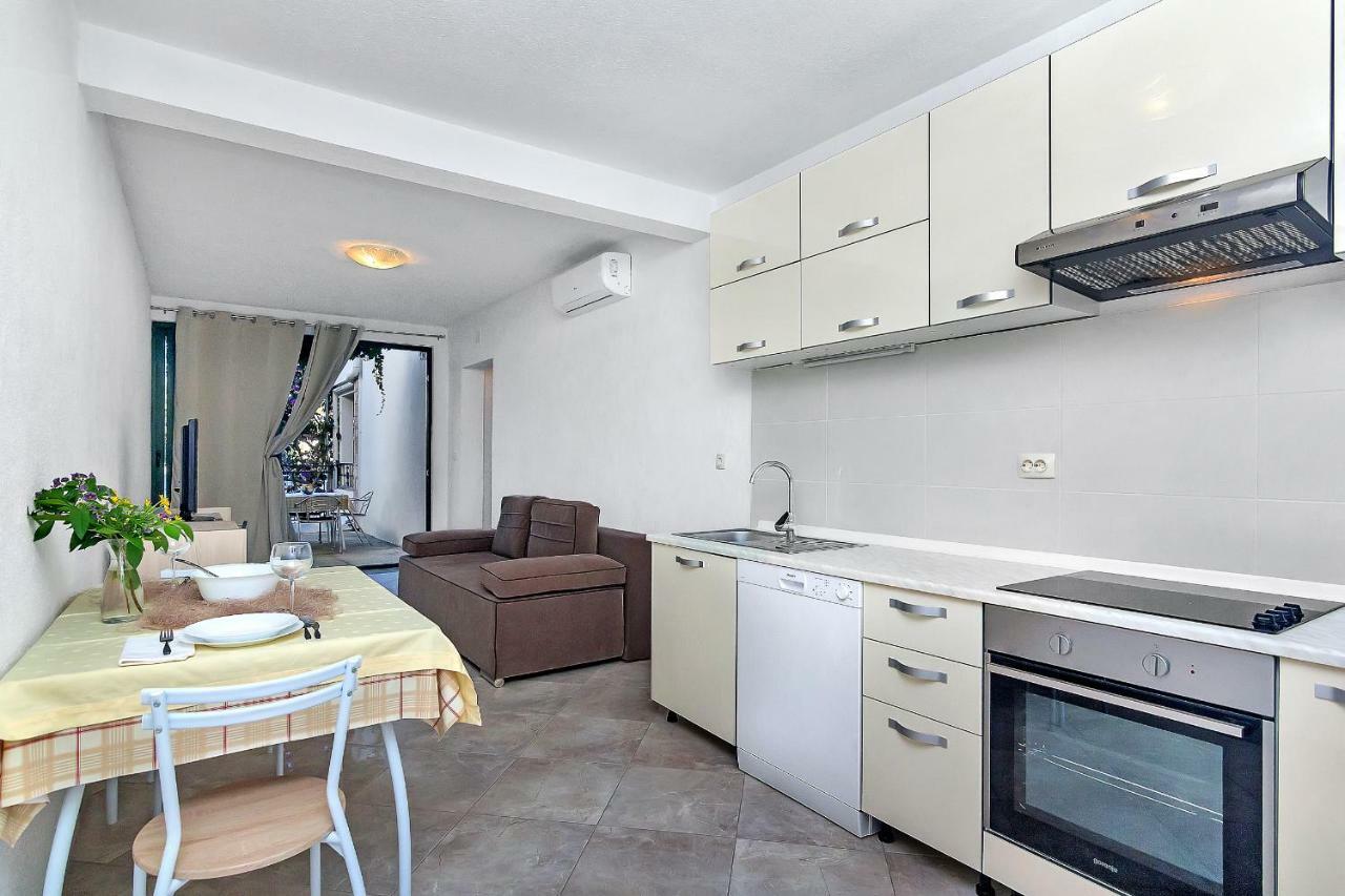 Apartmani Nikola Zastražišće Extérieur photo