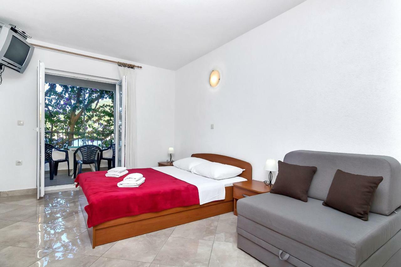 Apartmani Nikola Zastražišće Extérieur photo