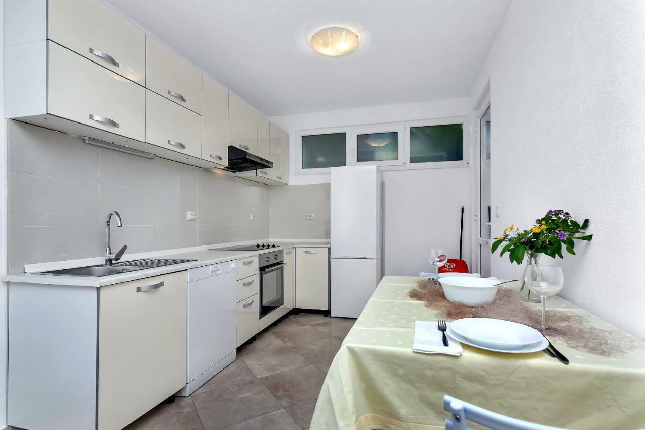 Apartmani Nikola Zastražišće Extérieur photo